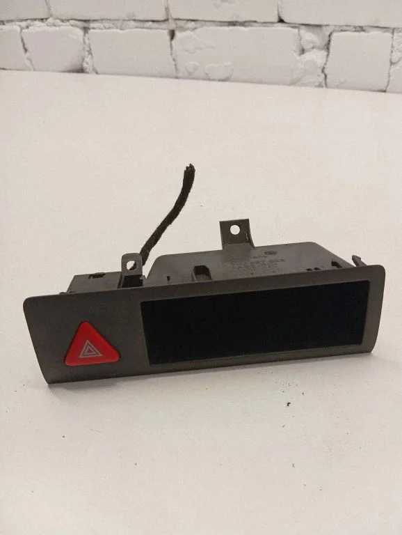 Hazard light switch 7H0857925
