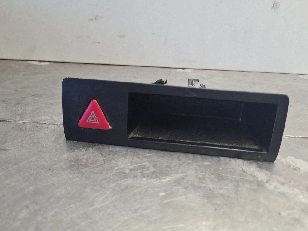 Hazard light switch 7H0857925