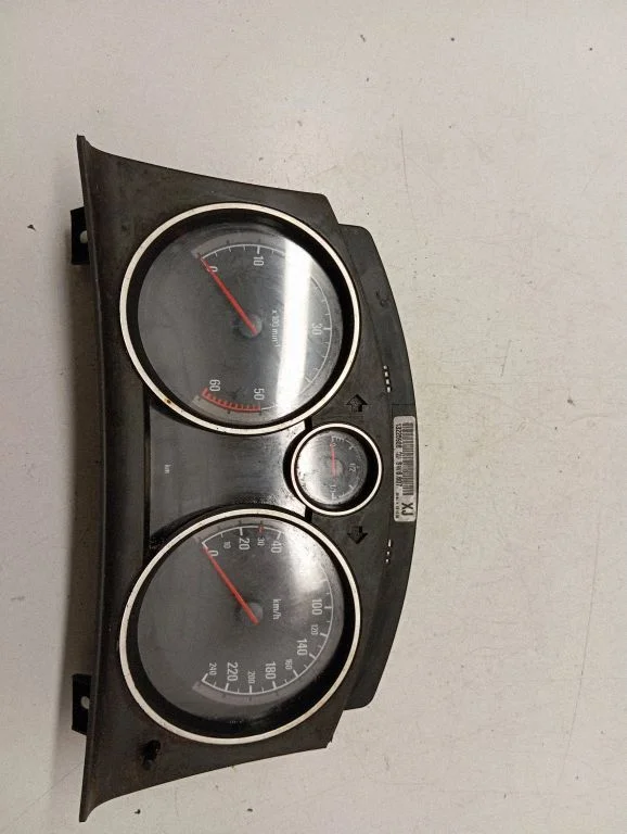 Spidometrs (instrumentu panelis) – Opel Astra H (2004-2012)