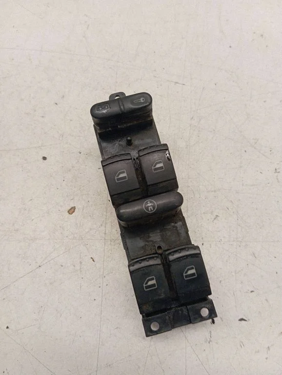 Electric window control switch – Volkswagen Passat B5.5 (2001-2005)