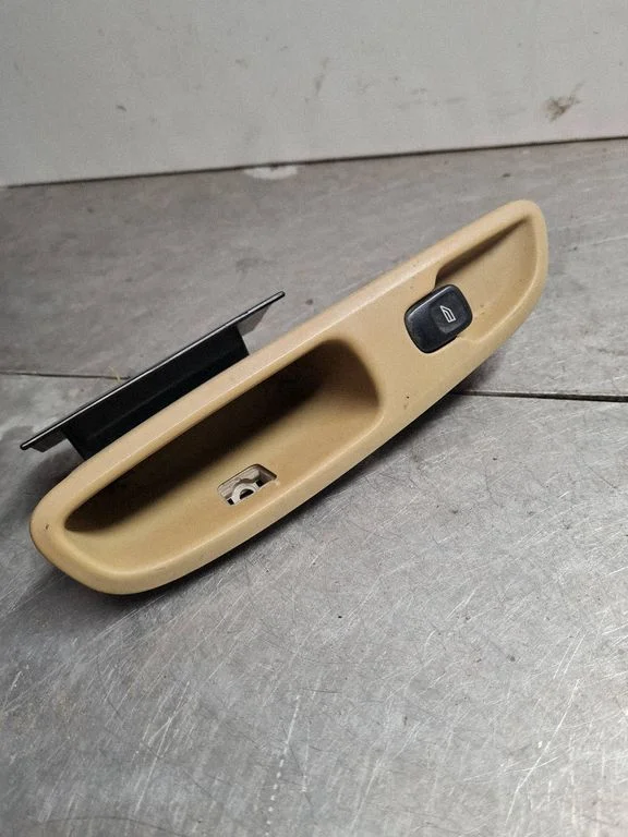 Electric window control switch 8685288