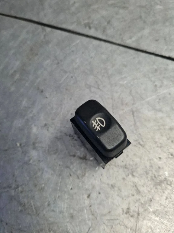 Miglas lukturu slēdzis MR471556