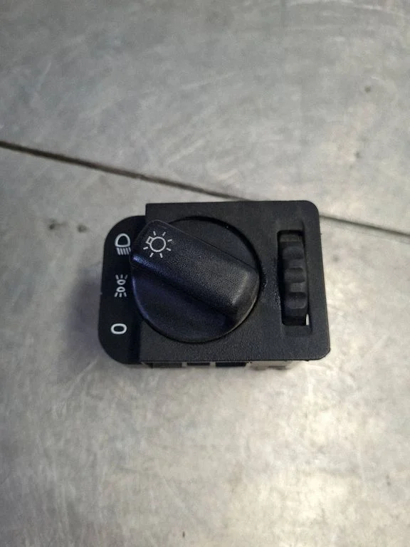 Light switch 90381877