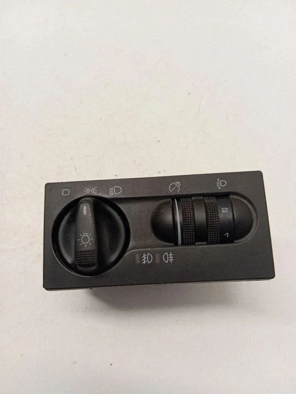 Light switch 701941531A