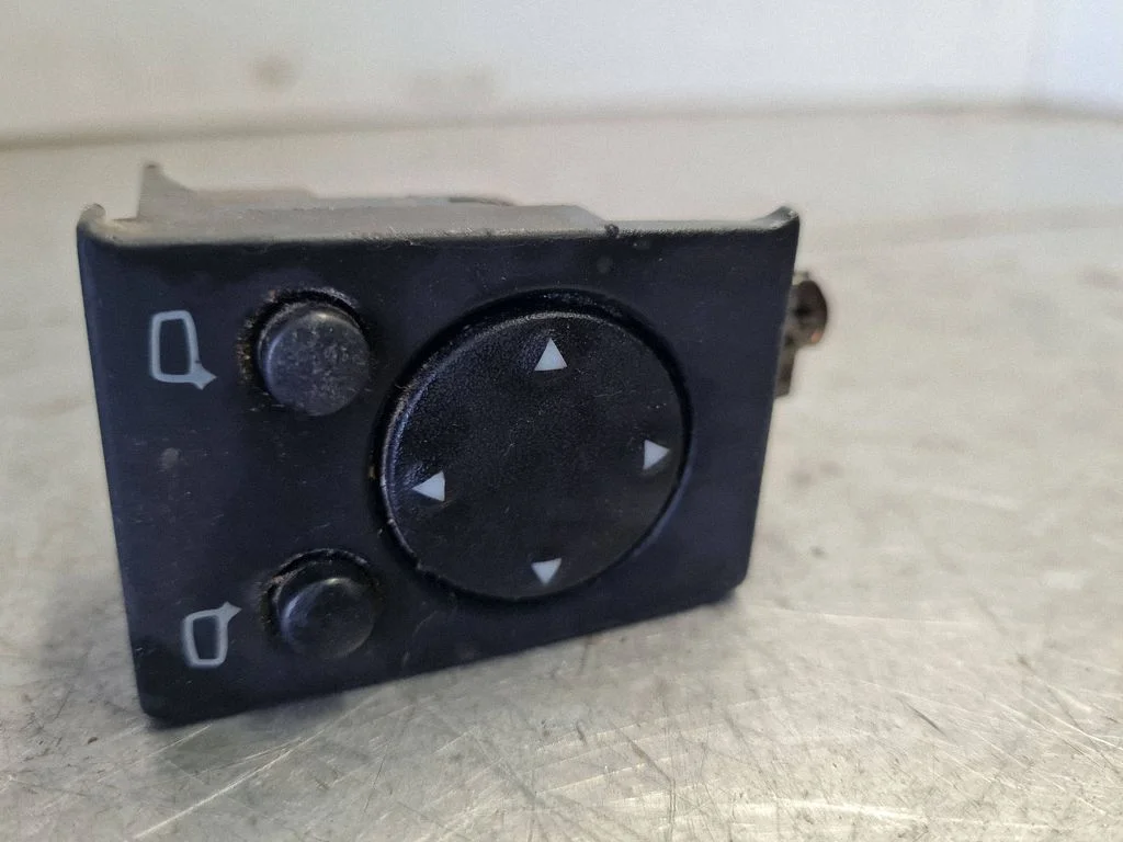 Küljepeeglite lüliti – Audi A6 S6 C4 4A (1994-1997)