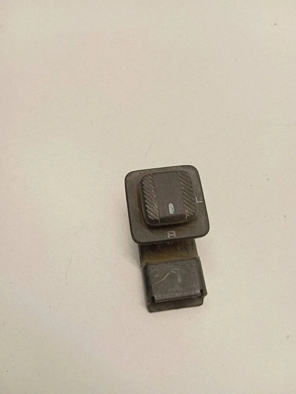Küljepeeglite lüliti 357959565A