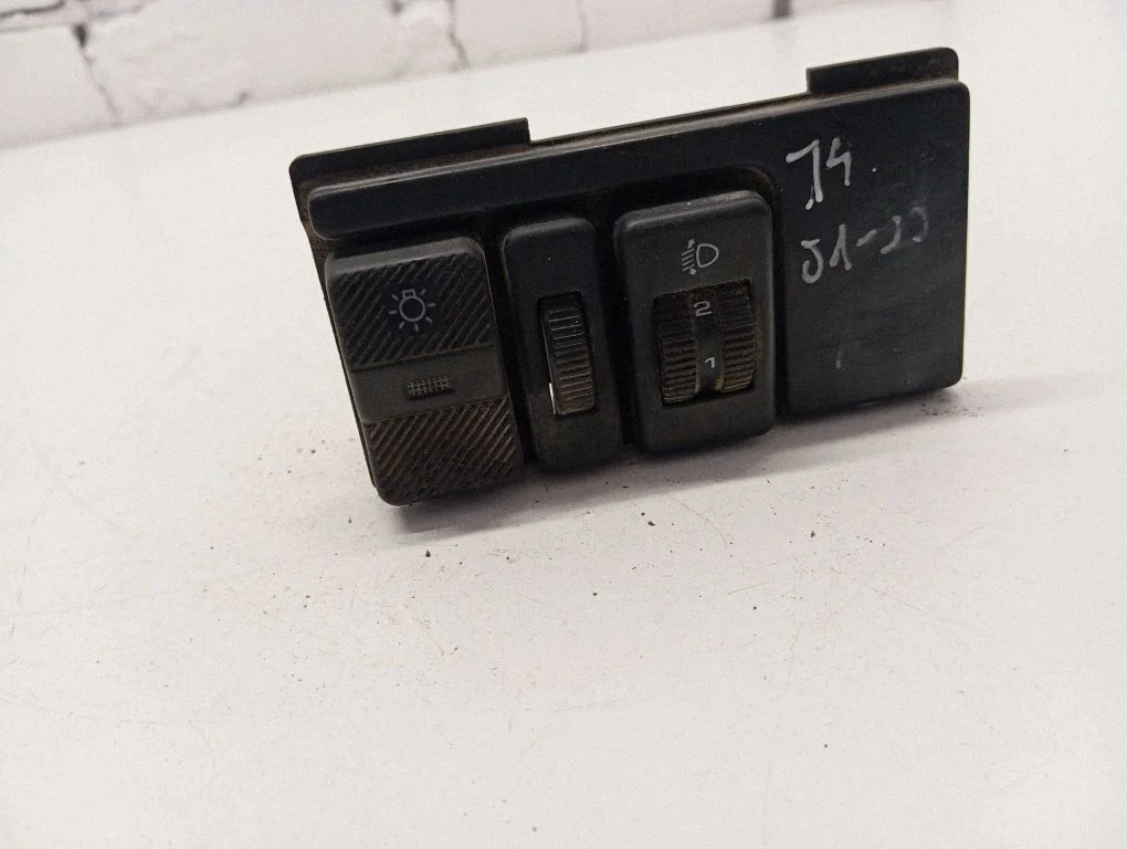 Headlight level height control switch – Volkswagen Transporter - Caravelle T4 (1991-2003)