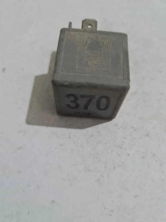 Other relay 8D0951253
