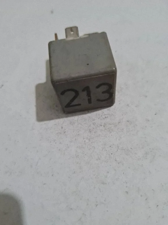 Cits relejs 443951253J