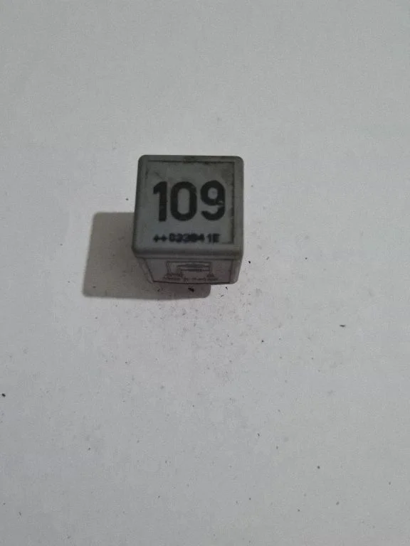 Other relay 1J0906381A