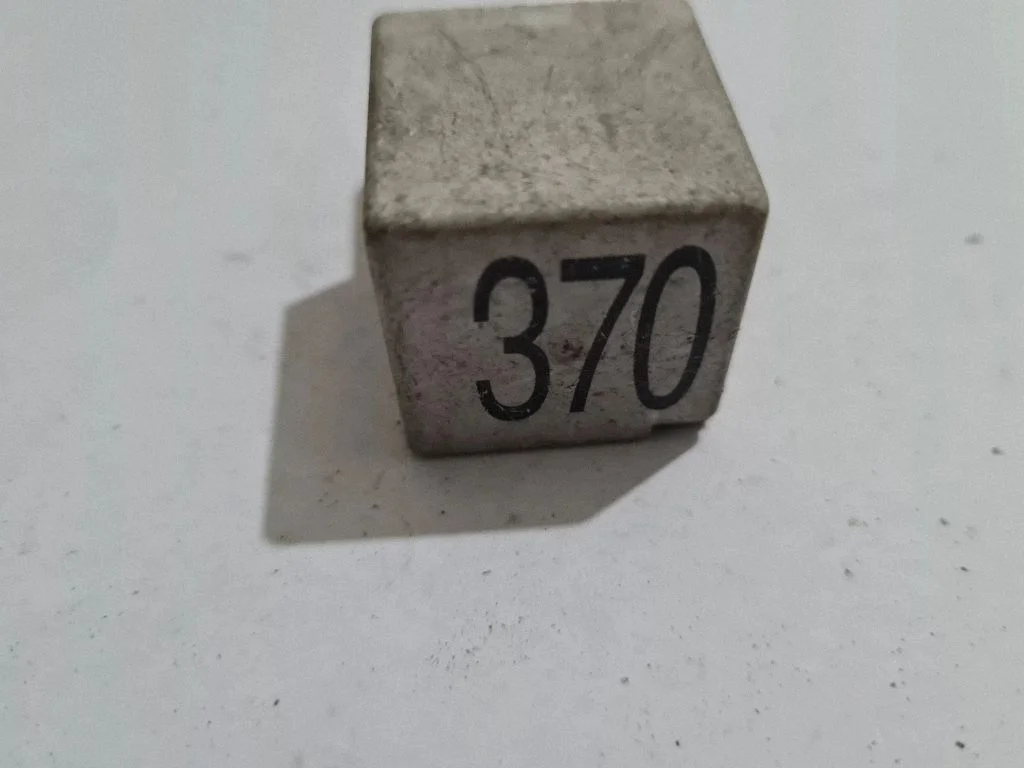 Other relay 8D0951253