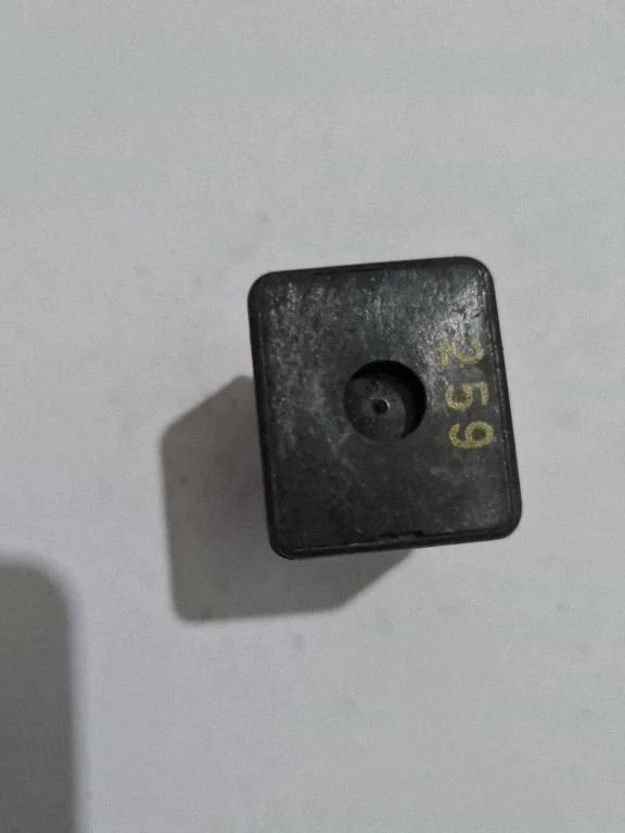 Other relay 443951307A