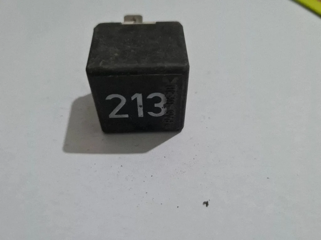 Cits relejs 443951253J