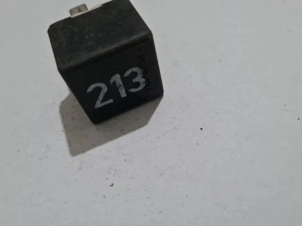 Cits relejs 443951253J