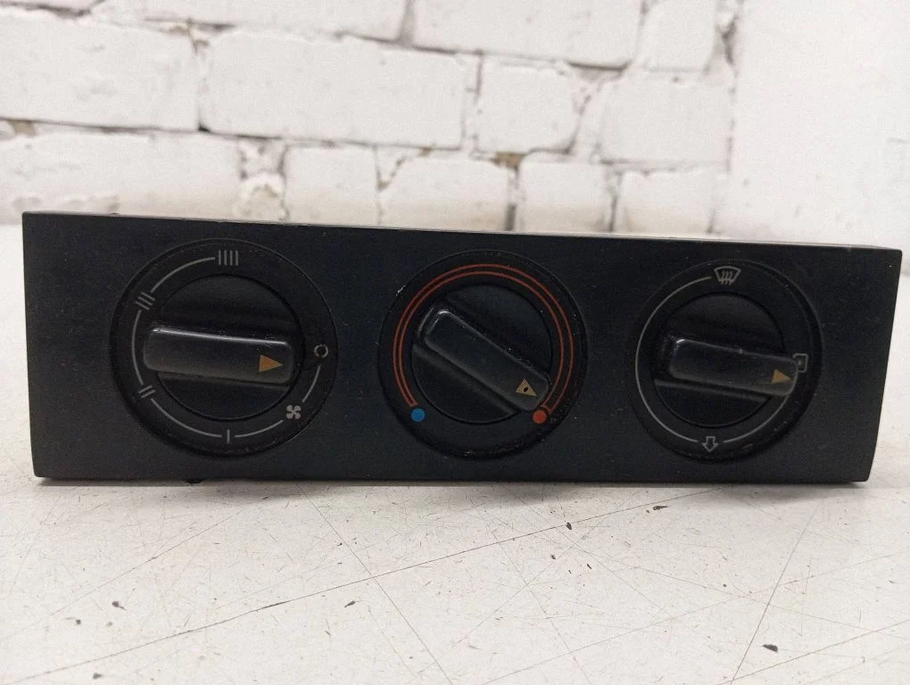 Panel sterowania klimatyzacją / nawiewem – Audi 100 S4 C4 (1990-1995)