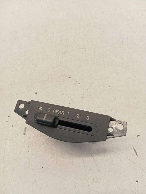Kliimaseadme/kütte juhtplokk (salongis) PBYG30 – Mazda MPV II LW (1999-2007)