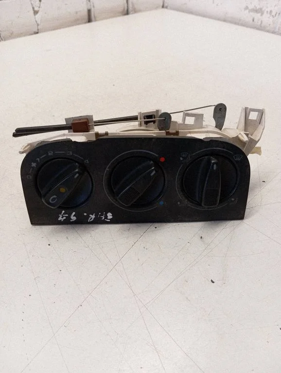 Climate control unit – Volkswagen Sharan (1996-2000)