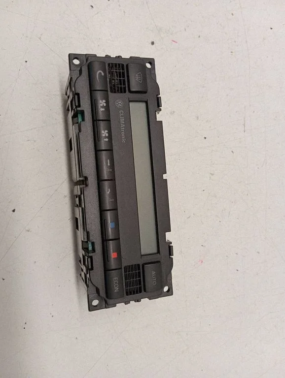 Panel sterowania klimatyzacją / nawiewem – Volkswagen Passat B5 (1997-2000)