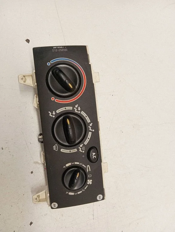 Climate control unit – Renault Scenic I (1996-2003)