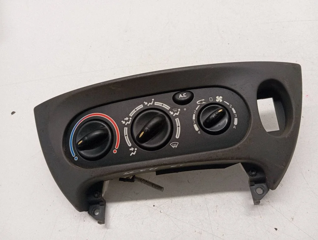 Gaisa kondicioniera/klimata/sildītāja vadības bloks (salonā) – Renault Scenic I (1996-2003)