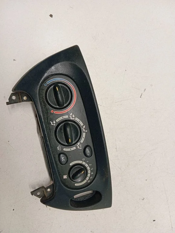 Gaisa kondicioniera/klimata/sildītāja vadības bloks (salonā) – Renault Scenic I (1996-2003)