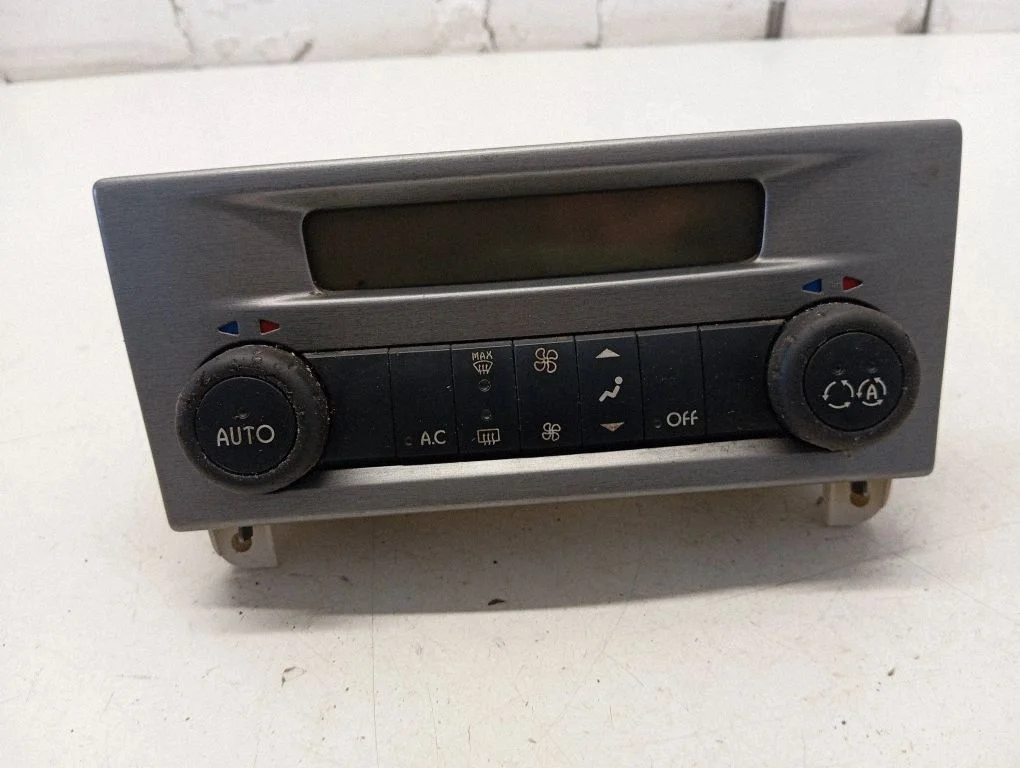 Kliimaseadme/kütte juhtplokk (salongis) 8200181132 – Renault Laguna II (2001-2007)