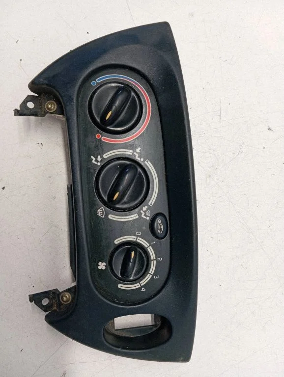 Gaisa kondicioniera/klimata/sildītāja vadības bloks (salonā) – Renault Scenic I (1996-2003)