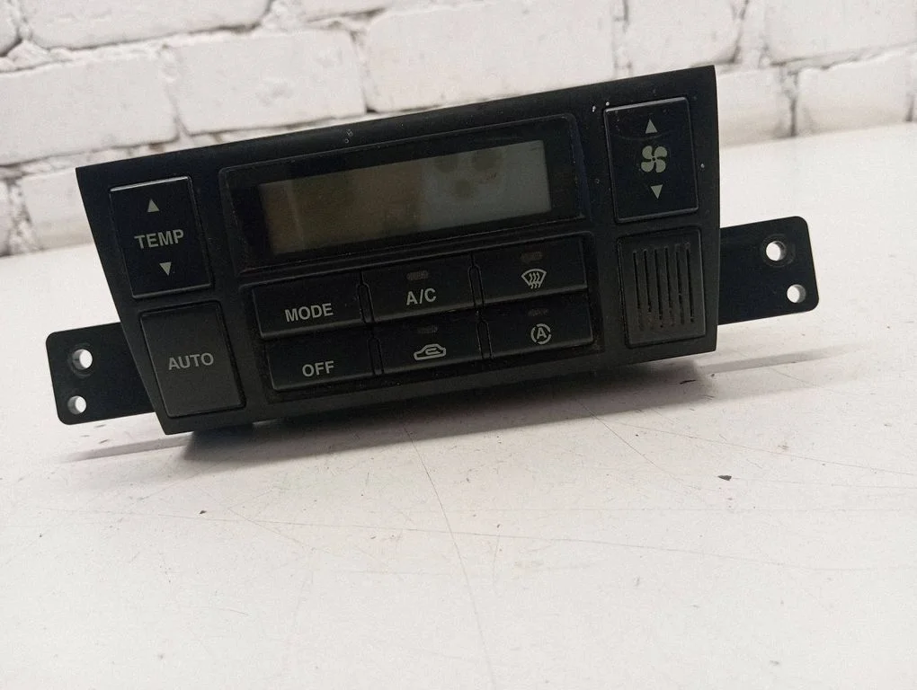 Climate control unit – Hyundai Tucson JM (2004-2009)
