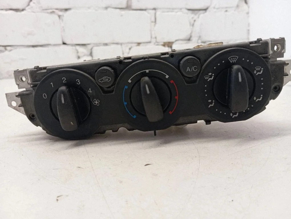 Panel sterowania klimatyzacją / nawiewem – Ford Focus C-MAX (2003-2010)