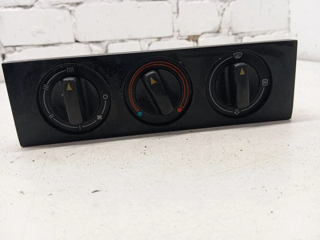Panel sterowania klimatyzacją / nawiewem – Audi 100 200 5000 C3 (1982-1991)