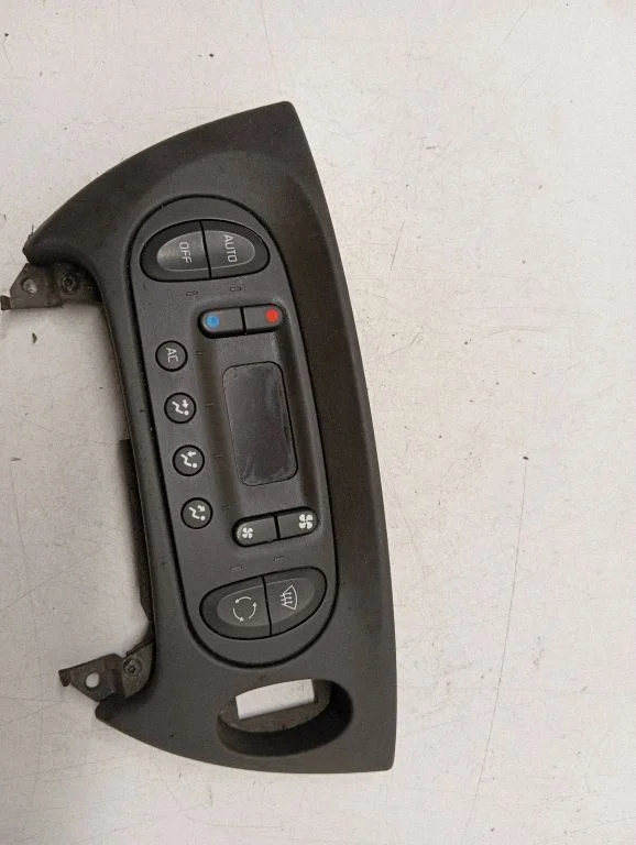 Gaisa kondicioniera/klimata/sildītāja vadības bloks (salonā) – Renault Scenic I (1996-2003)