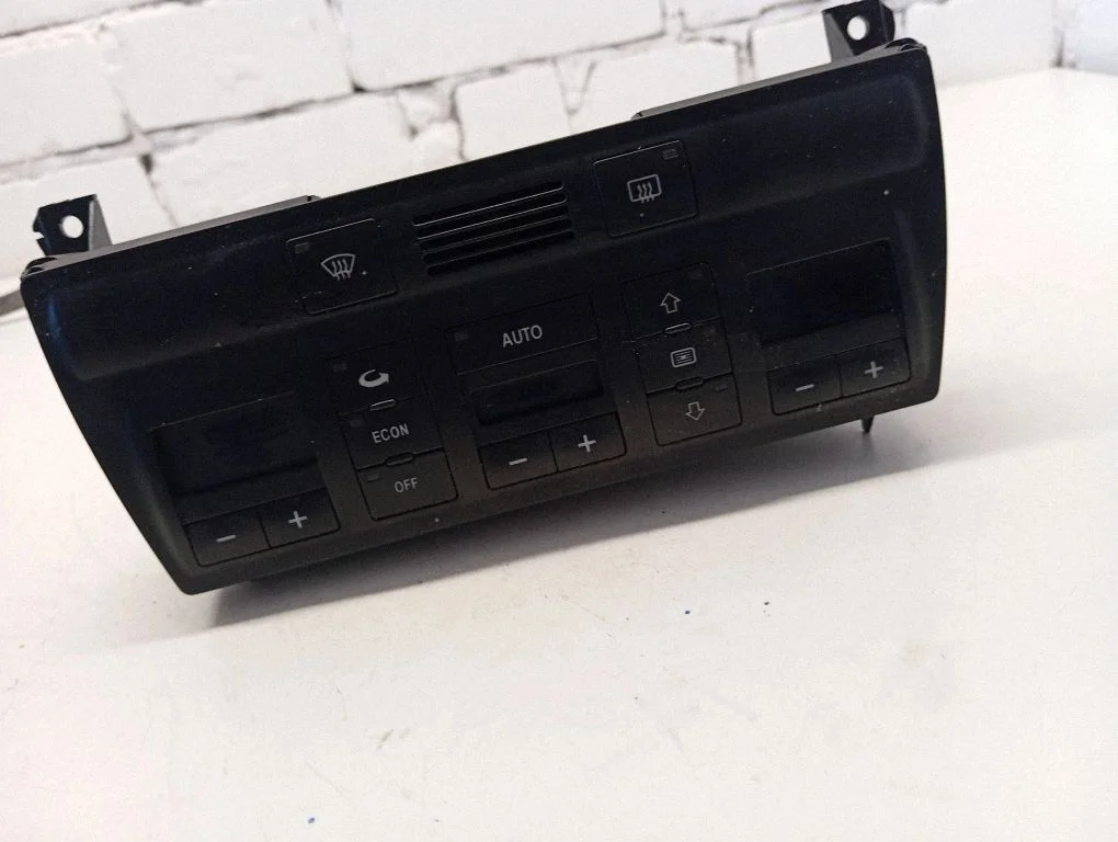 Kliimaseadme/kütte juhtplokk (salongis) – Audi A6 S6 C5 4B (1997-2005)