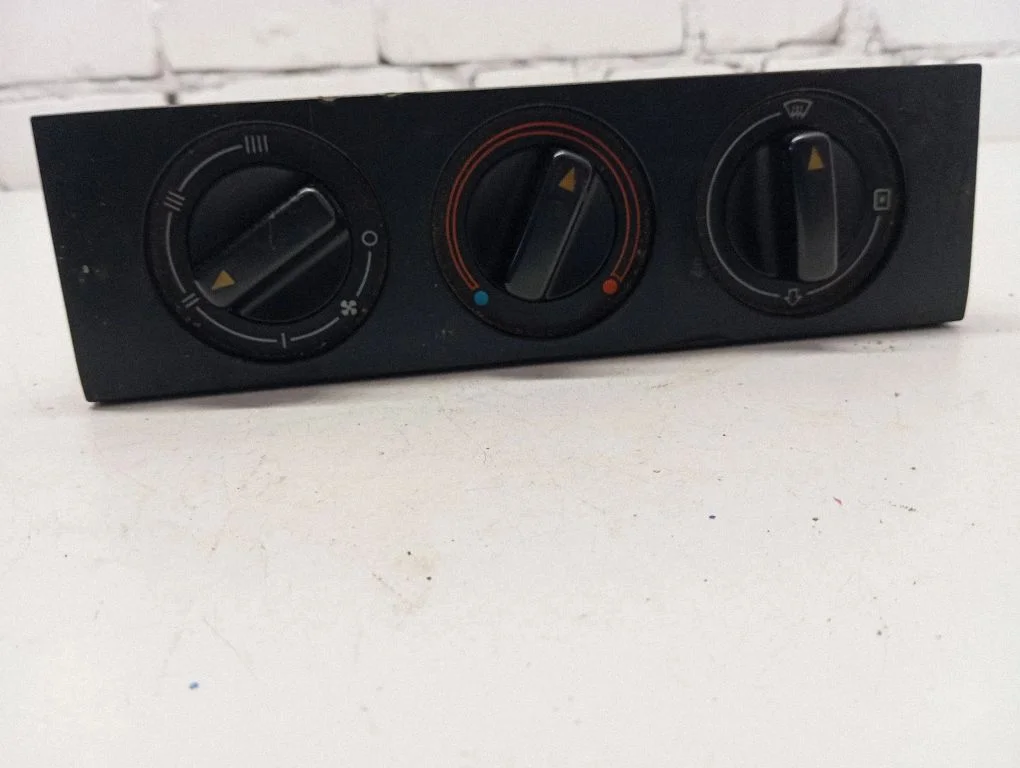 Panel sterowania klimatyzacją / nawiewem – Audi 100 200 5000 C3 (1982-1991)