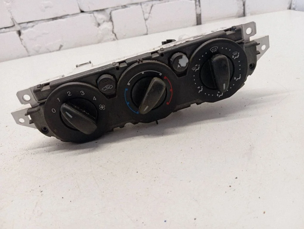 Panel sterowania klimatyzacją / nawiewem – Ford Focus C-MAX (2003-2010)