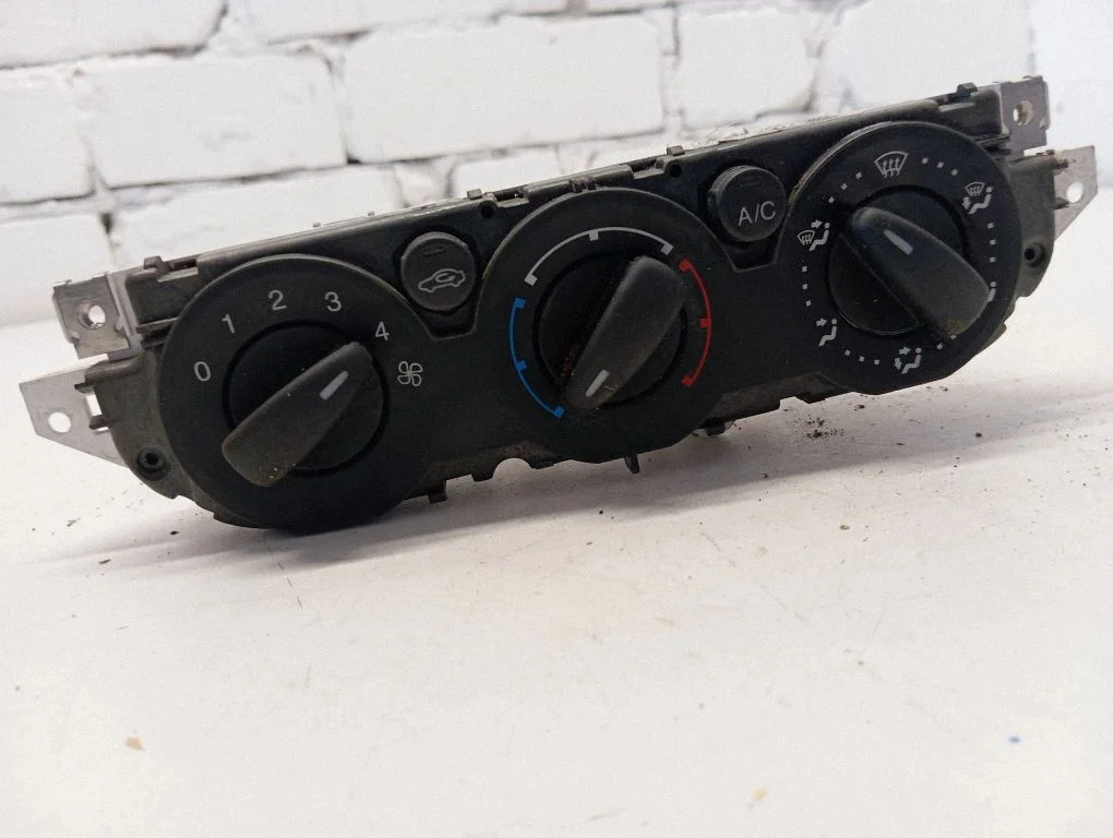 Panel sterowania klimatyzacją / nawiewem – Ford Focus C-MAX (2003-2010)