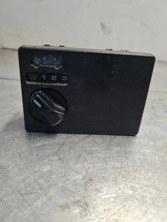 Climate control unit – Volkswagen Transporter - Caravelle T4 (1991-2003)