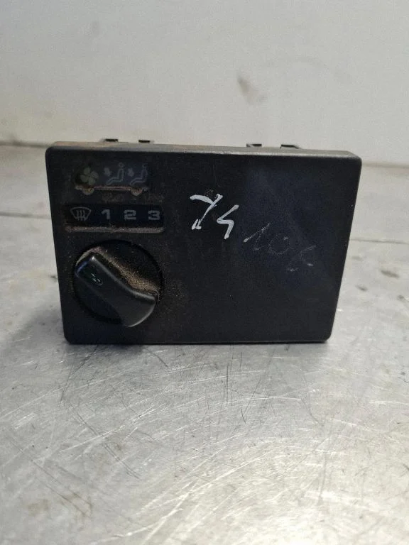 Climate control unit – Volkswagen Transporter - Caravelle T4 (1991-2003)