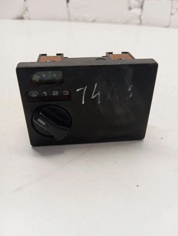 Climate control unit – Volkswagen Transporter - Caravelle T4 (1991-2003)