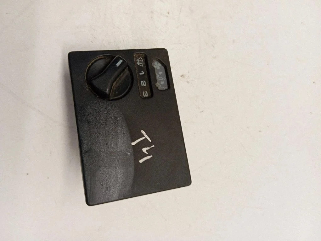 Climate control unit – Volkswagen Transporter - Caravelle T4 (1991-2003)