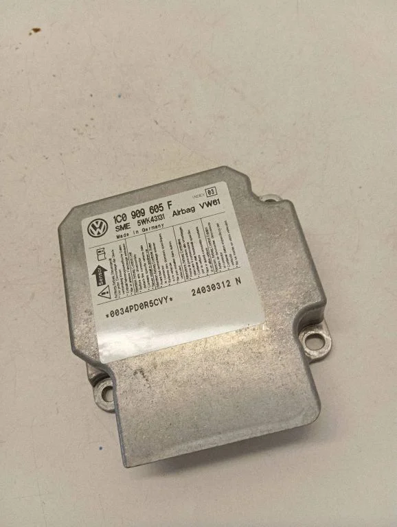 Airbag control unit/module – Volkswagen Transporter - Caravelle T5 (2003-2015)
