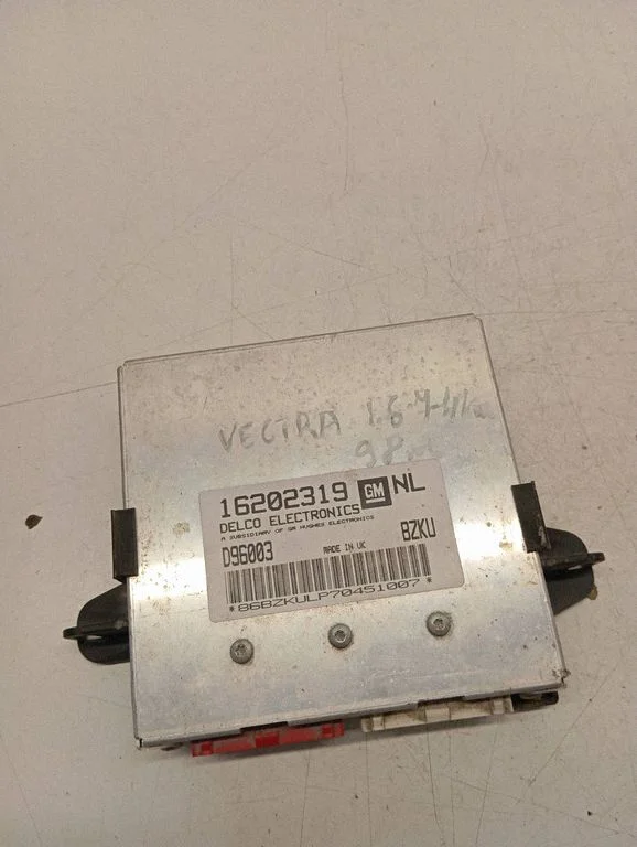 Variklio valdymo blokas