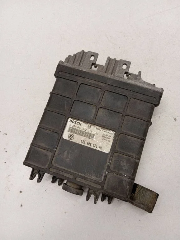 Dzinēja vadības bloks 028906021AK