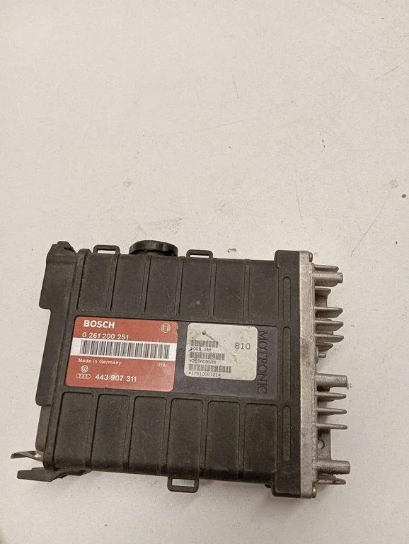 Dzinēja vadības bloks 443907311