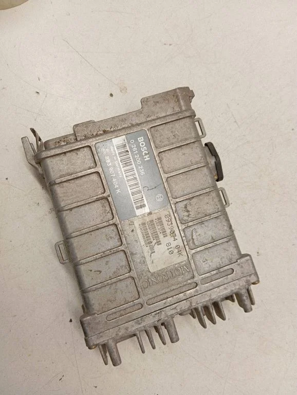 Dzinēja vadības bloks 893907404K