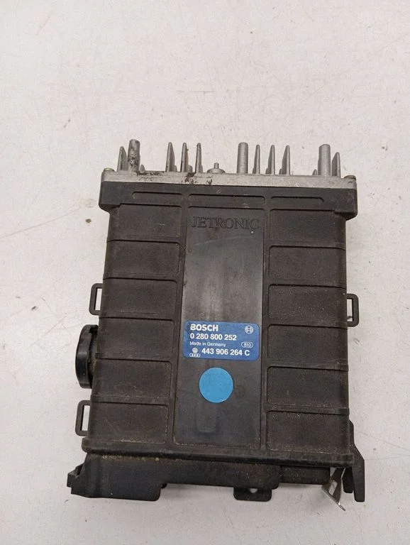 Dzinēja vadības bloks 443906264C