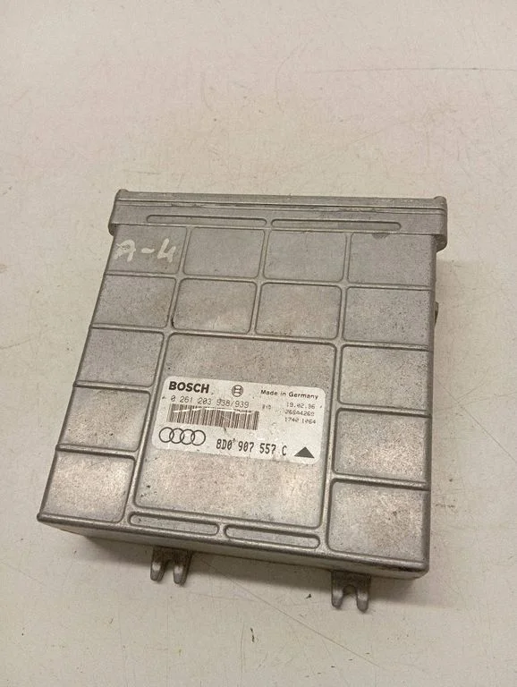 Dzinēja vadības bloks 8D0907557C