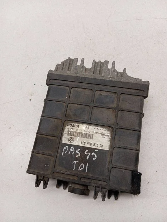 Dzinēja vadības bloks 028906021DD
