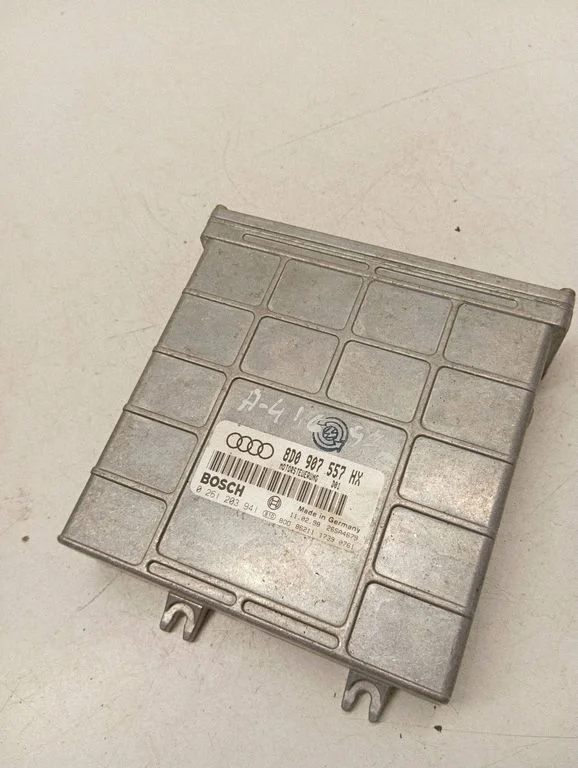 Dzinēja vadības bloks 8D0907557HX