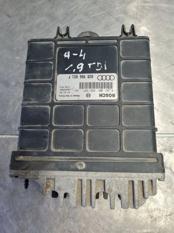Dzinēja vadības bloks 028906021F