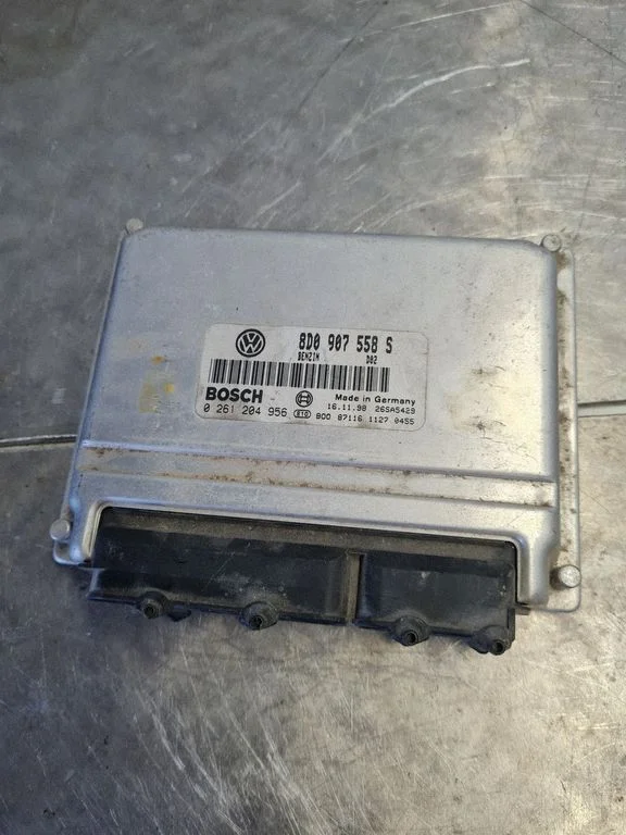 Engine control unit/module 8D0907558S